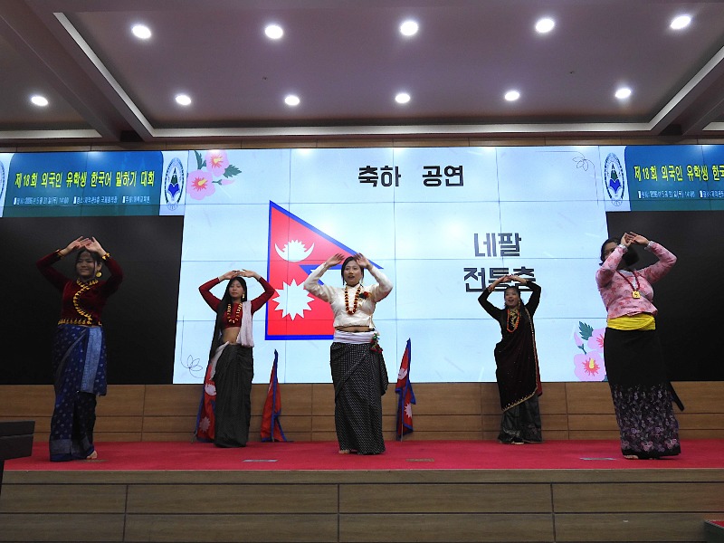 네팔 전통춤 공연.JPG