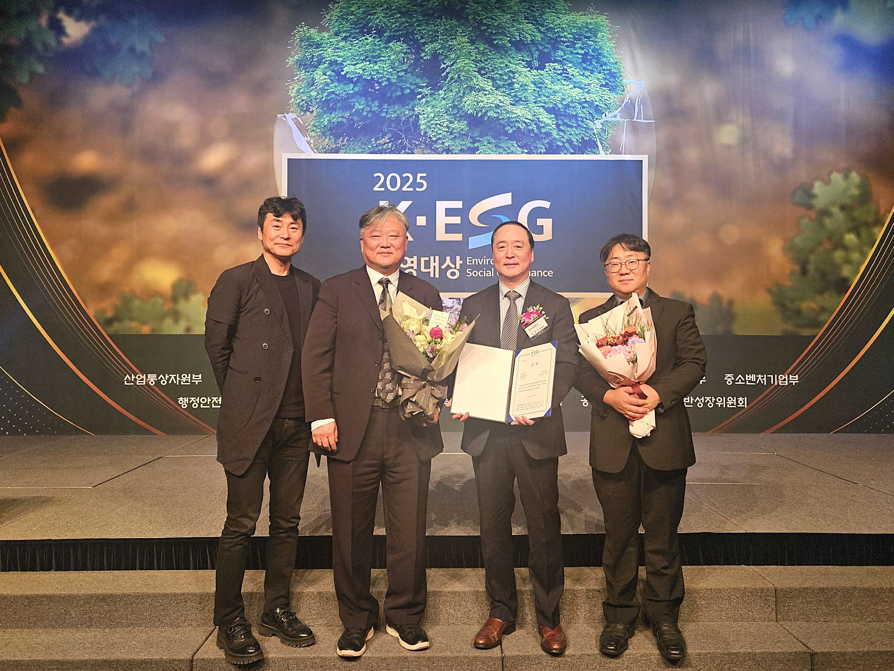 한서대, 2년 연속 ‘K-ESG 경영대상’ 수상 - ESG 경영으로 환경개선, 지역발전 기여 인정받아 사진